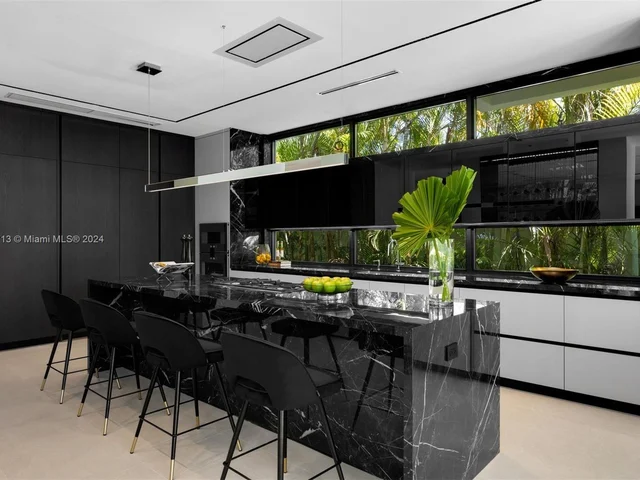 1098 N Venetian Dr, Miami FL 33139