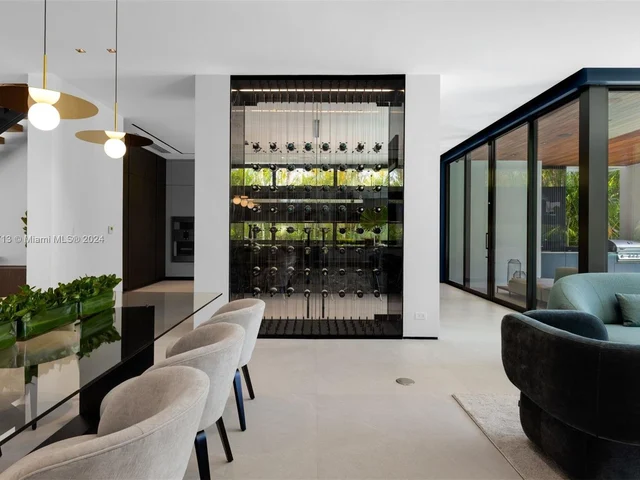 1098 N Venetian Dr, Miami FL 33139