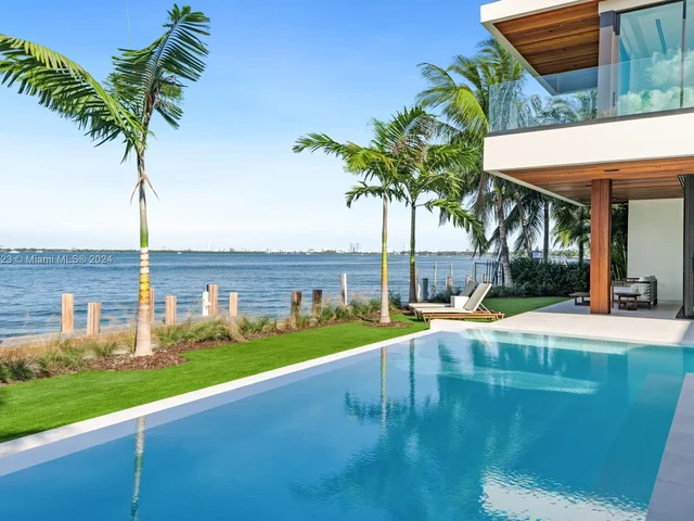 1061 N Venetian Dr, Miami FL 33139