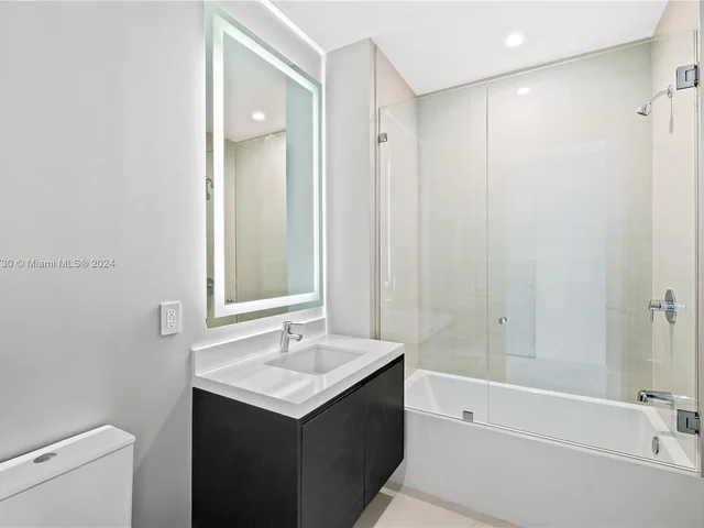 851 NE 1st Ave, Miami FL 33132