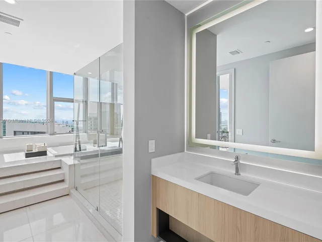 851 NE 1st Ave, Miami FL 33132