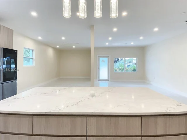 48 NW 41st St, Miami FL 33127