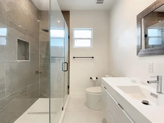 48 NW 41st St, Miami FL 33127