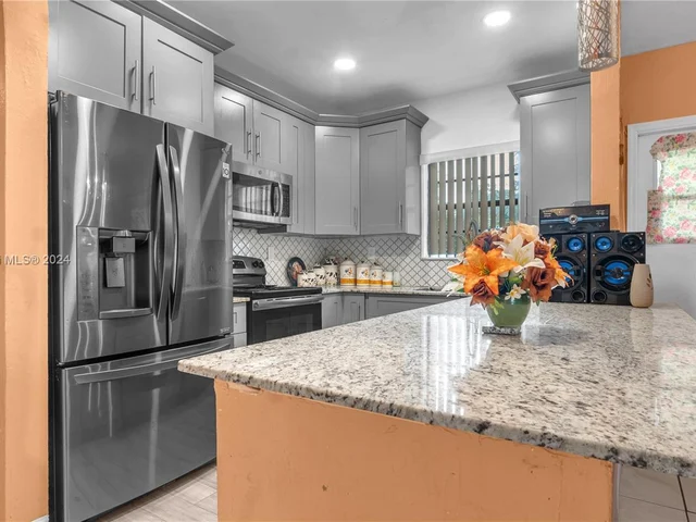 570 NE 172nd St, North Miami Beach FL 33162