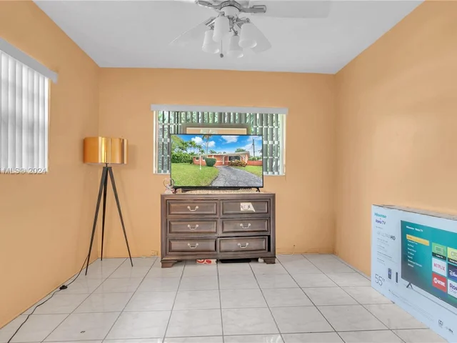 570 NE 172nd St, North Miami Beach FL 33162