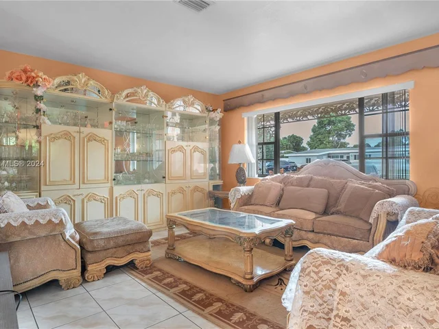 570 NE 172nd St, North Miami Beach FL 33162