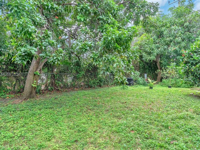 570 NE 172nd St, North Miami Beach FL 33162