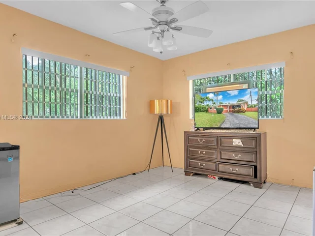 570 NE 172nd St, North Miami Beach FL 33162