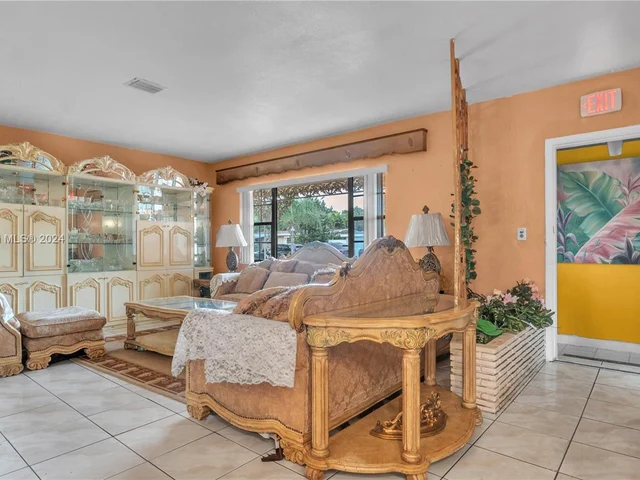 570 NE 172nd St, North Miami Beach FL 33162