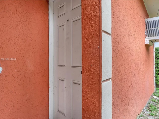 570 NE 172nd St, North Miami Beach FL 33162