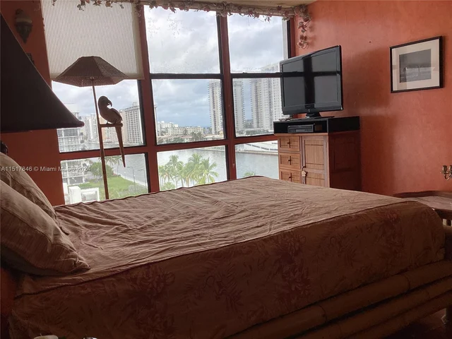 800 Parkview Dr # 819, Hallandale Beach FL 33009