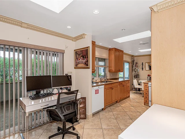 6900 NW 17th Ct, Margate FL 33063