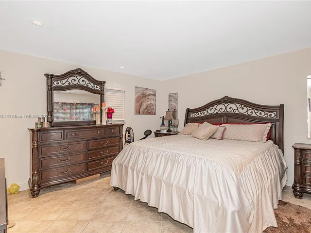 6900 NW 17th Ct, Margate FL 33063