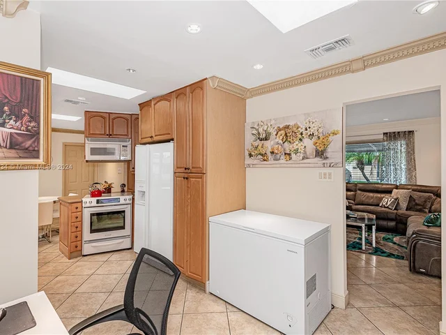 6900 NW 17th Ct, Margate FL 33063