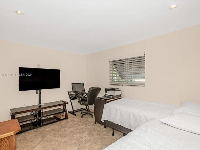 6900 NW 17th Ct, Margate FL 33063