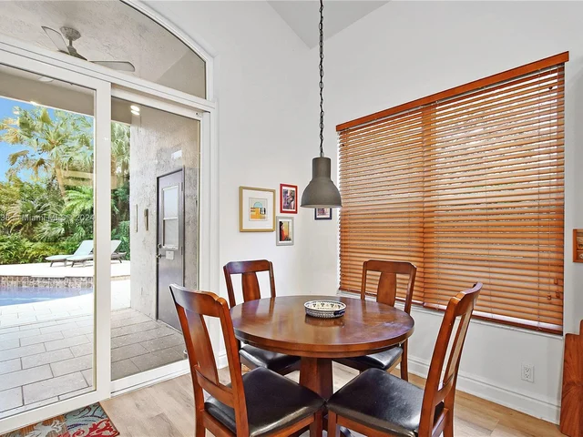 3701 N Columbus Way N, Cooper City FL 33026