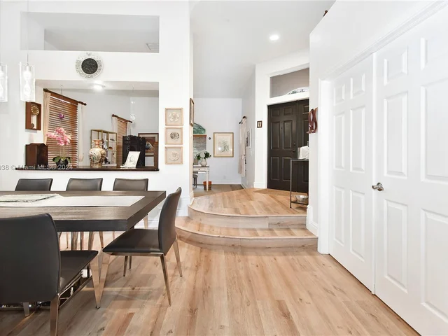 3701 N Columbus Way N, Cooper City FL 33026