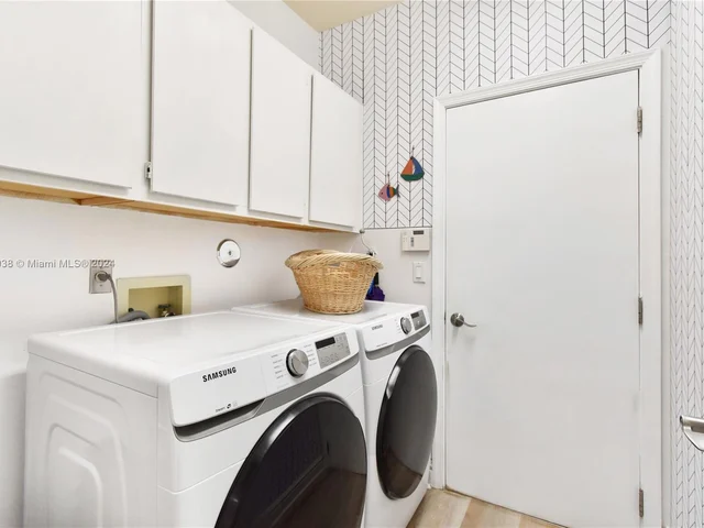 3701 N Columbus Way N, Cooper City FL 33026