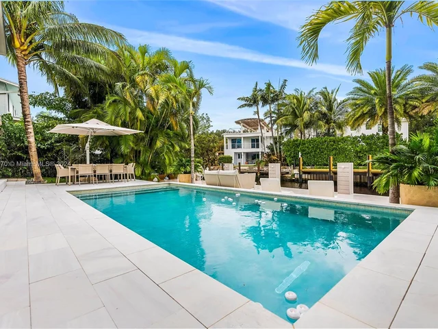 675 Ponce De Leon Dr, Fort Lauderdale FL 33316