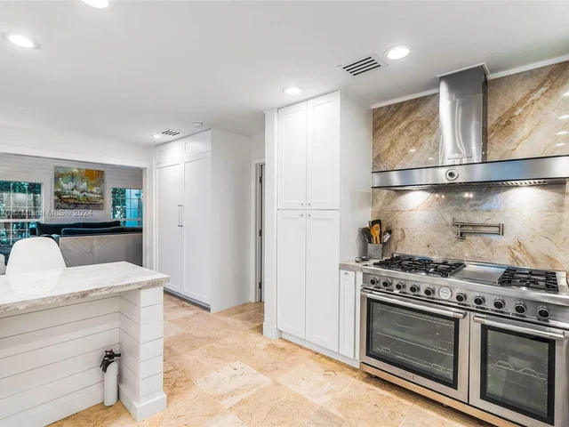 675 Ponce De Leon Dr, Fort Lauderdale FL 33316