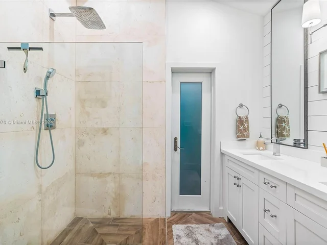 675 Ponce De Leon Dr, Fort Lauderdale FL 33316