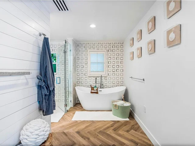 675 Ponce De Leon Dr, Fort Lauderdale FL 33316