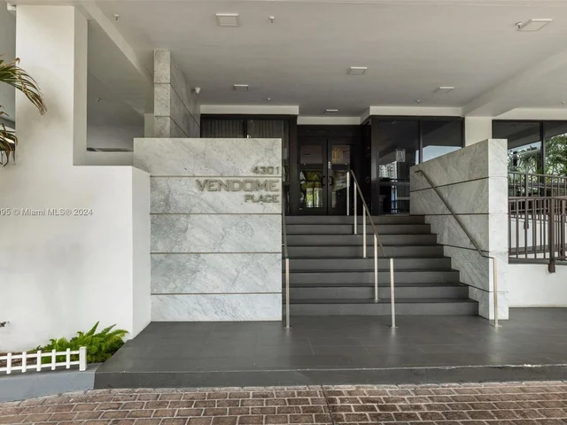 4301 Collins Ave # 705, Miami Beach FL 33140