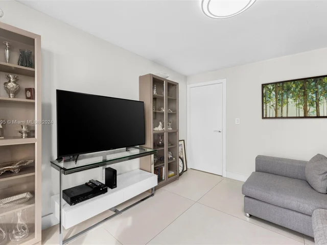 4301 Collins Ave # 705, Miami Beach FL 33140