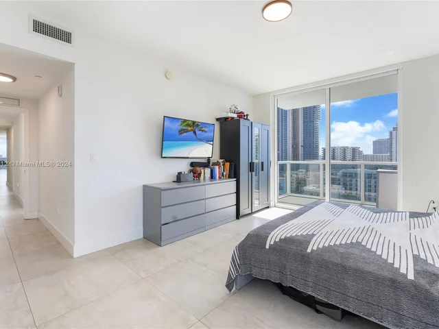 600 NE 27th St # 1405, Miami FL 33137