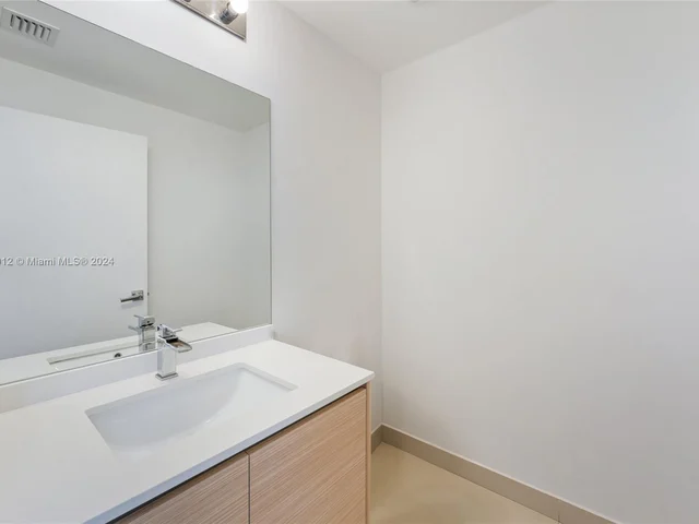 600 NE 27th St # 1405, Miami FL 33137