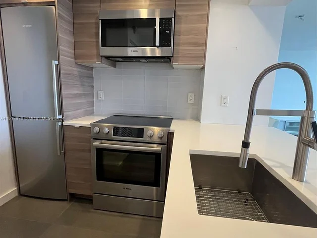 540 Brickell Key Dr # 1620, Miami FL 33131