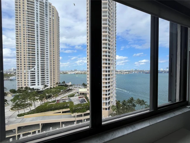 540 Brickell Key Dr # 1620, Miami FL 33131