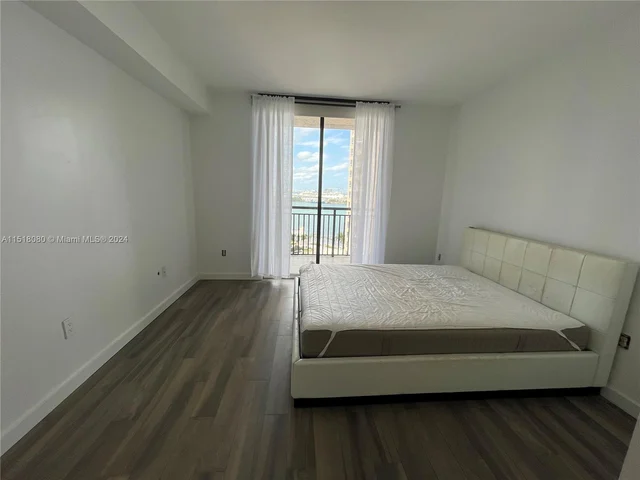 540 Brickell Key Dr # 1620, Miami FL 33131