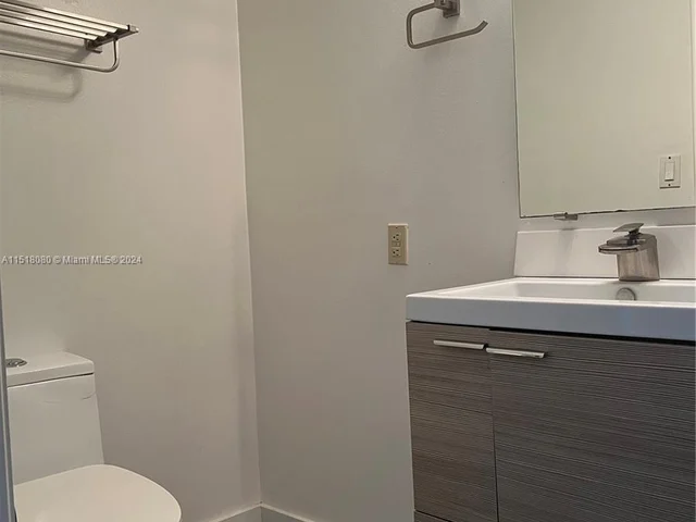 540 Brickell Key Dr # 1620, Miami FL 33131