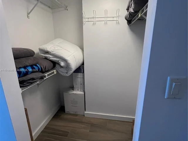 540 Brickell Key Dr # 1620, Miami FL 33131