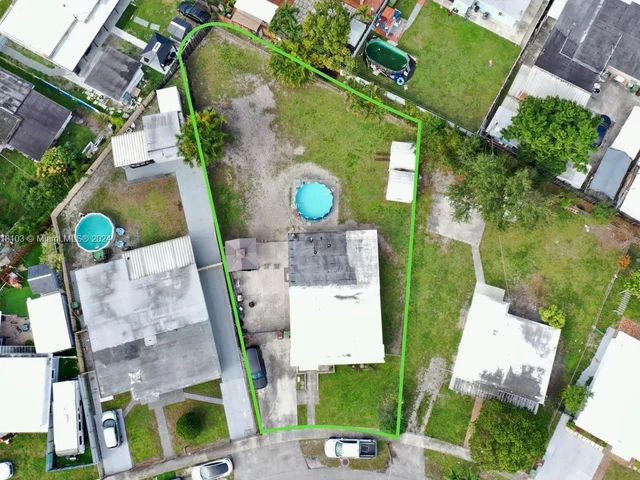 821 E 16th Pl, Hialeah FL 33010