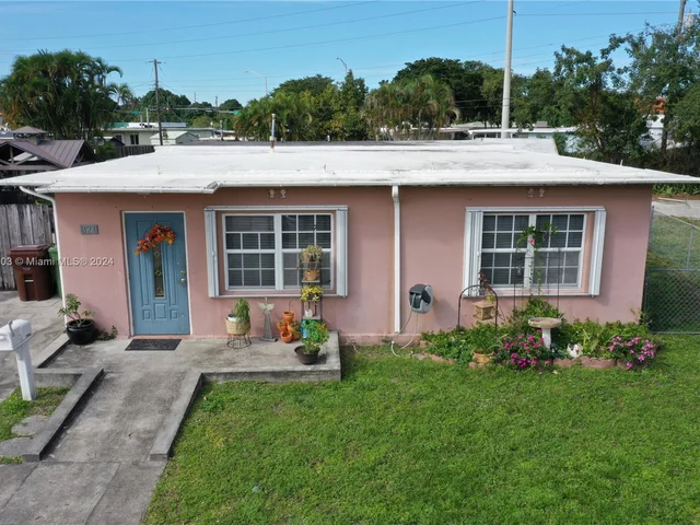 821 E 16th Pl, Hialeah FL 33010
