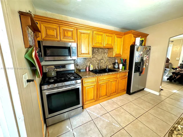 821 E 16th Pl, Hialeah FL 33010