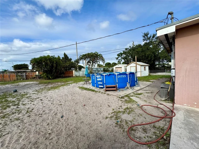 821 E 16th Pl, Hialeah FL 33010