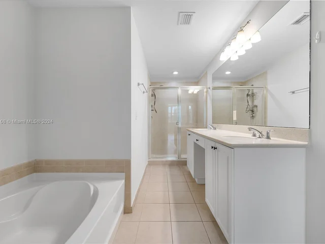 3340 NE 190th St # 502, Aventura FL 33180