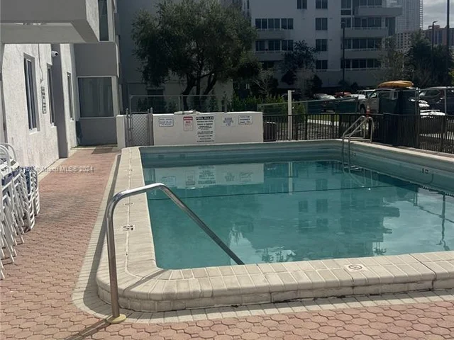 250 180th Dr # 552, Sunny Isles Beach FL 33160