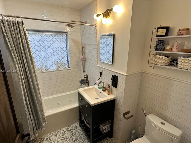 441 Sansovino Ave, Coral Gables FL 33146