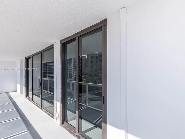 20505 E Country Club Dr # 634, Aventura FL 33180