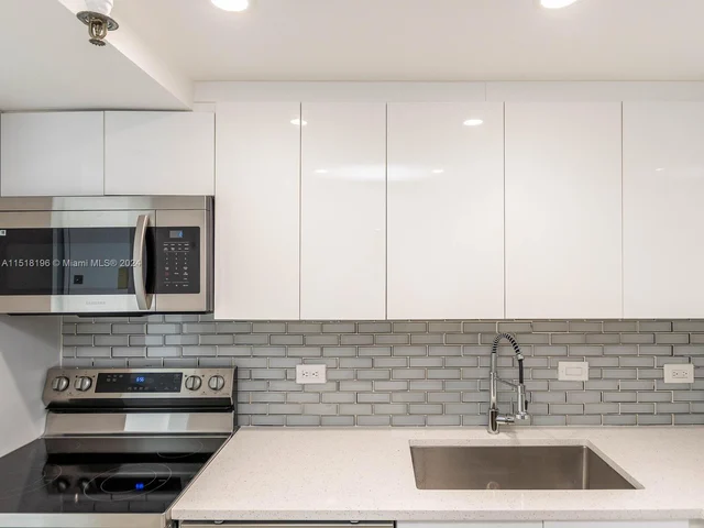 20505 E Country Club Dr # 634, Aventura FL 33180