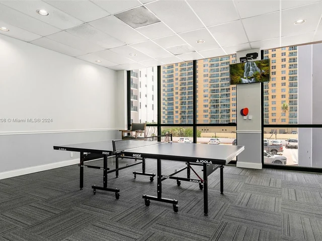 2301 S Ocean Dr # 1806, Hollywood FL 33019