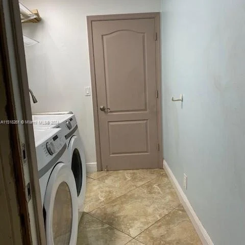 1068 Twin Branch Ln, Weston FL 33326