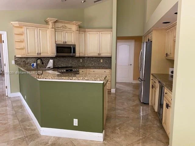 1068 Twin Branch Ln, Weston FL 33326