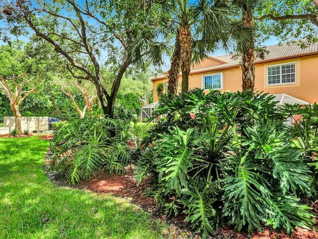 1602 Coronado Rd # 33, Weston FL 33327