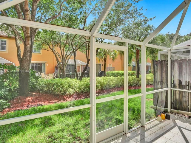 1602 Coronado Rd # 33, Weston FL 33327