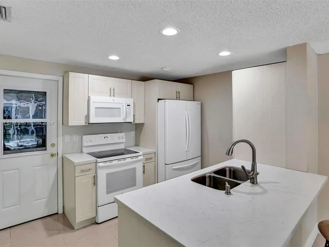 1602 Coronado Rd # 33, Weston FL 33327